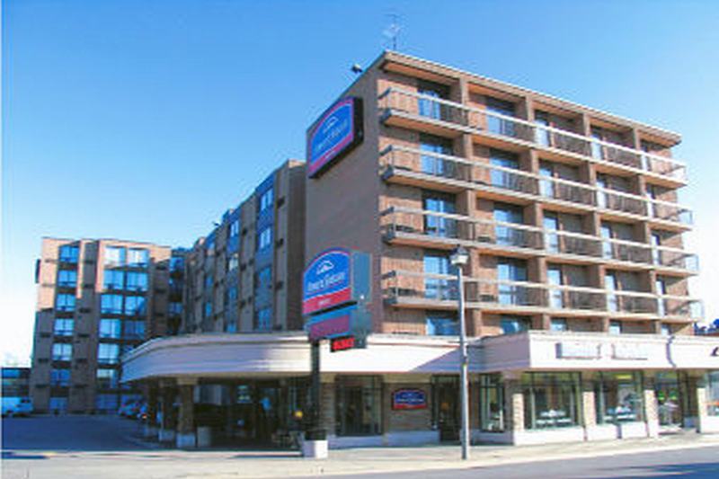 Howard Johnson Plaza By Wyndham By The Falls Niagara-Fälle Exterior foto